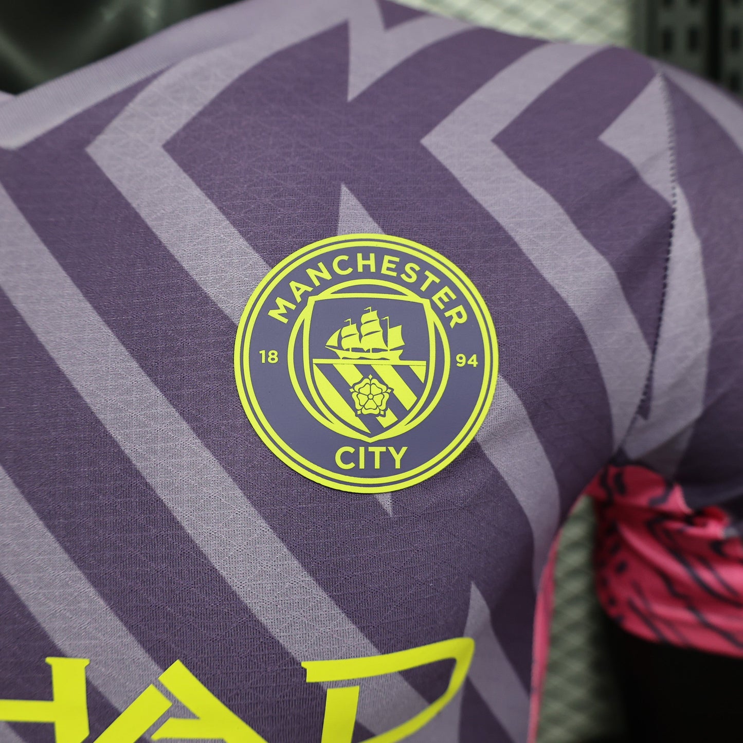 Manchester City "Violet Velocity" Special Kit